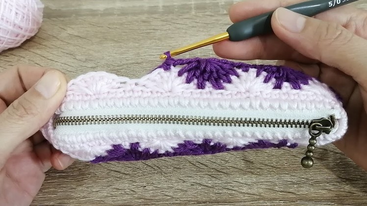 D.I.Y. Tutorial - How to Crochet Purse Bag With Zipper - Starburst Pattern