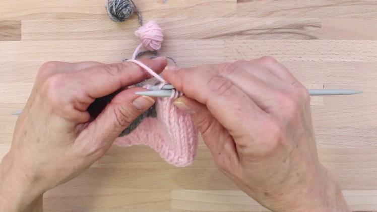 How to knit intarsia (with two colours)