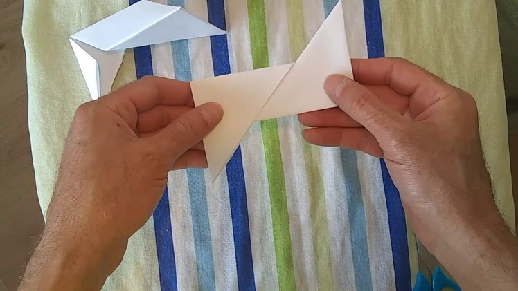 Wonderful video !! How to make a Paper Ninja Star. Origami !!
