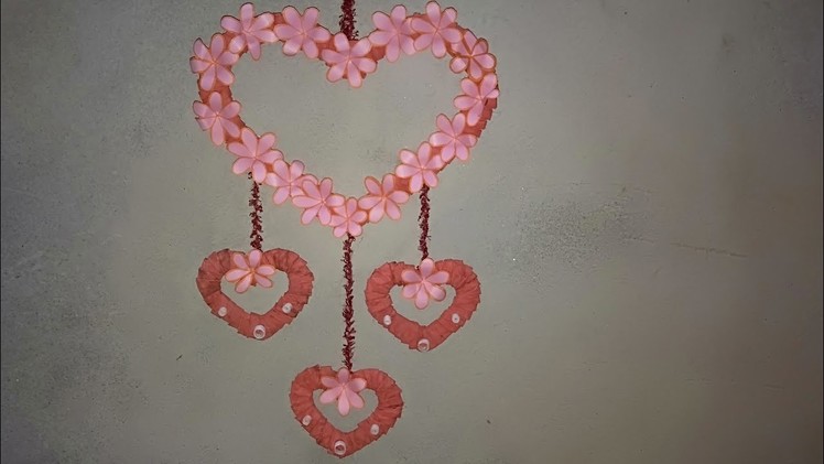 DIY heart wall hanging. newspaper craft