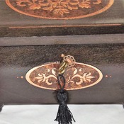 FREE POST - LOCKABLE Deluxe JEWELLERY / KEEPSAKE Box. With a mirrored copper centerpiece & copper brown Fleur de lis. Half Mortise Lock