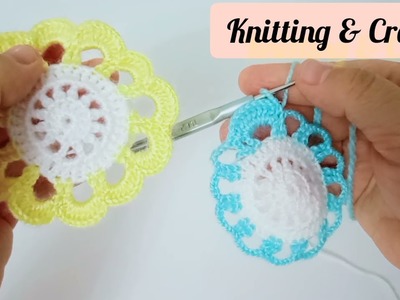 How to make a very easy knitted flower motif
