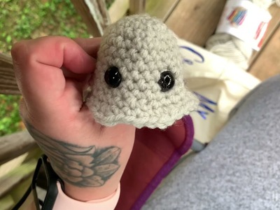 How to crochet a ghost keychain