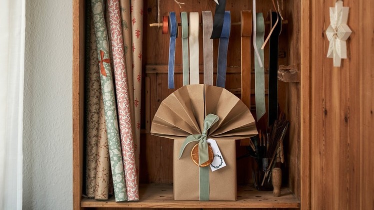 Gift wrapping with rosette - DIY by Søstrene Grene