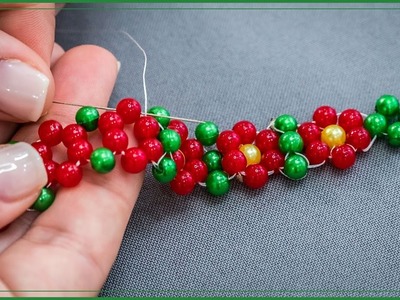 A simple and cute flower bracelet with beads!