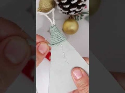Yarn Christmas Tree!! No crochet or knitting. 5 minutes ornaments