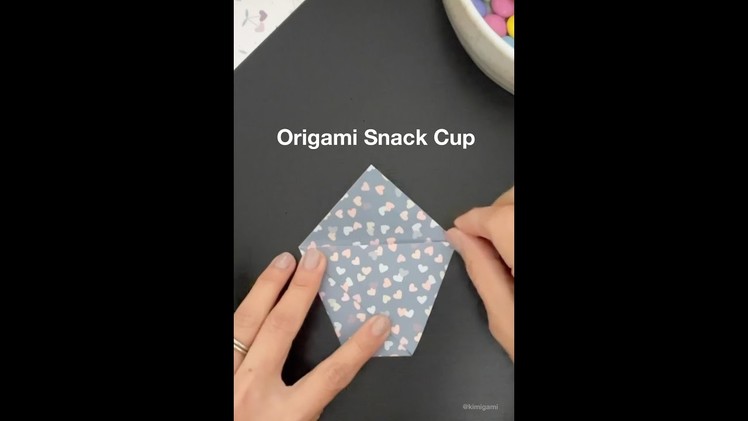 How to fold this super easy Origami Snack Cup (Traditional) #Shorts