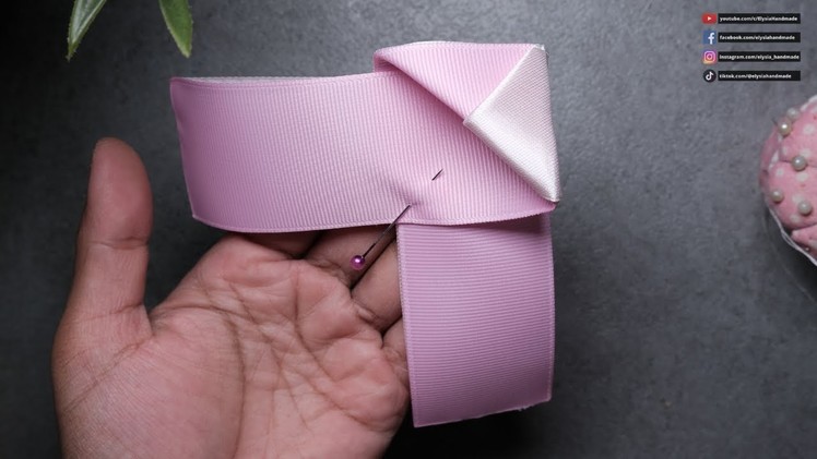 Beautiful bows with Satin and grosgrain ribbon
