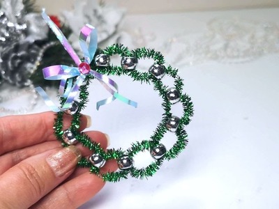 DIY one minute pipe cleaner snowflakes with bow. Christmas crafts from pipe cleaners. 73