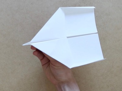 Einfacher Papierflieger falten der weit fliegt -  Anleitung. Tutorial