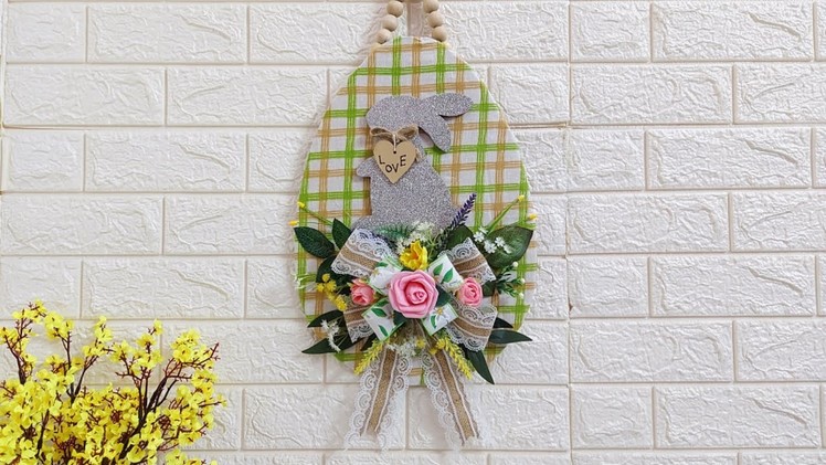 Amazing Easter Bunny wreath made with simple materials | DIY Low budget Easter décor idea