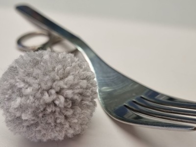 How to Make Pom Poms – with fork. The Secret to make the Perfect. PomPom Part I.