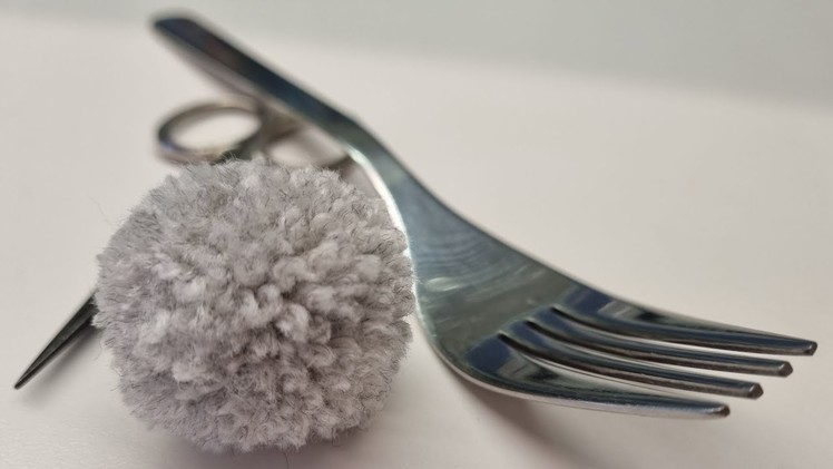 How to Make Pom Poms – with fork. The Secret to make the Perfect. PomPom Part I.