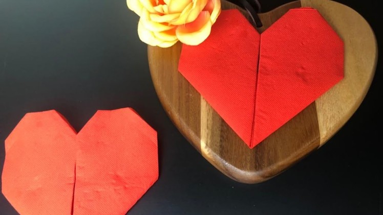 #shorts : pliage de serviettes en forme de coeur. heart shaped napkin folding