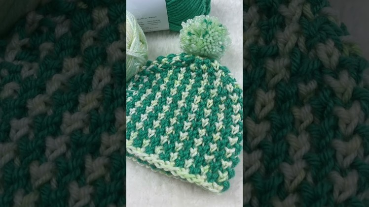 Uptown Worsted Hues Speckle Hat free pattern for kids! #knitting #knittingpattern #knithat