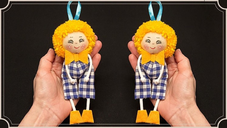 A doll keychain out of fabric and rope - even a beginner can handle it!