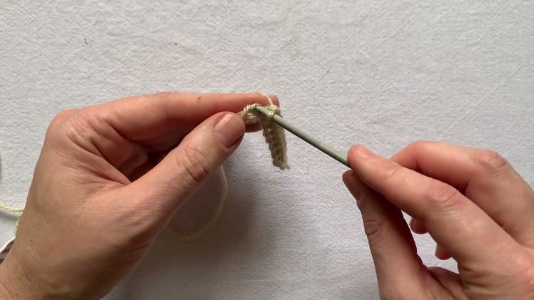 Absolute Beginner's Crochet: Foundation Chain and Double Crochet UK (US: Single Crochet)