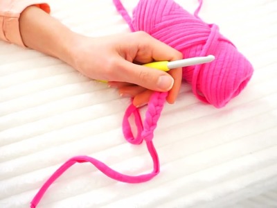 Beginners - crochet left-hand | T-shirt Yarn | Mi Piace Crochet