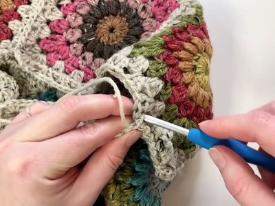 How to Crochet the Zig Zag Slip Stitch to Join a Pillow Panel