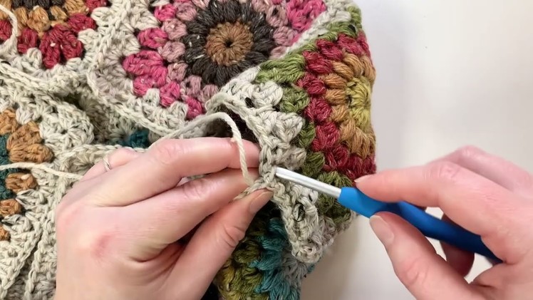 How to Crochet the Zig Zag Slip Stitch to Join a Pillow Panel