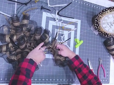 Making a New Years Wreath Tutorial