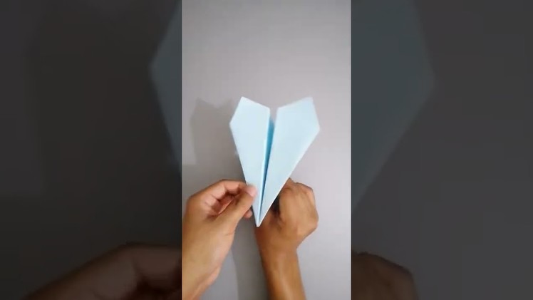 How to make a paper airplane that flies far easy - paper airplanes #Shorts