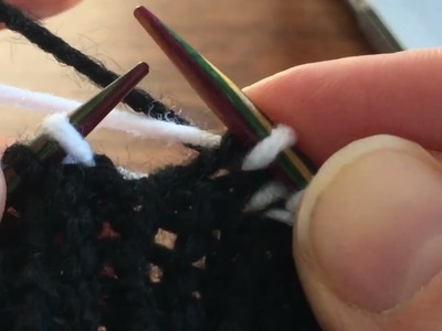 Unbreakable Hat: Knitting with 2 colours at 1 time. Stricken mit 2 Farben gleichzeitig