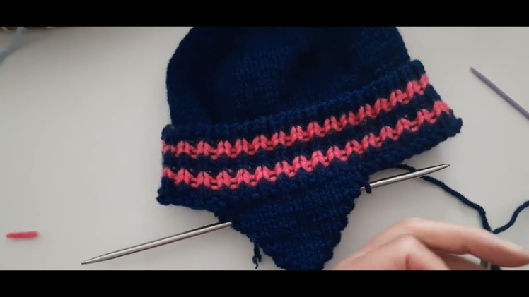 Tricot bonnet avec cache oreille pour enfant.knit hat with earflap for child (part 2)