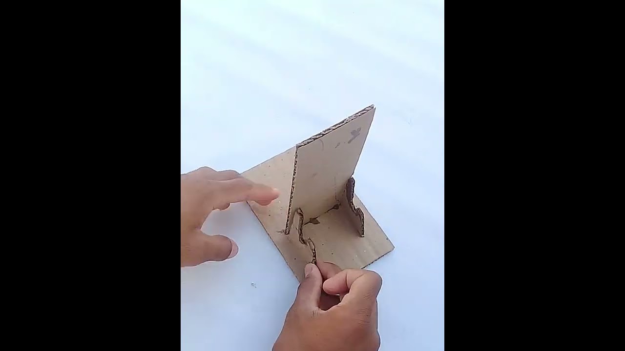 Amazing phone stand by cardboard. #craftvideo #shorts #youtubeshort