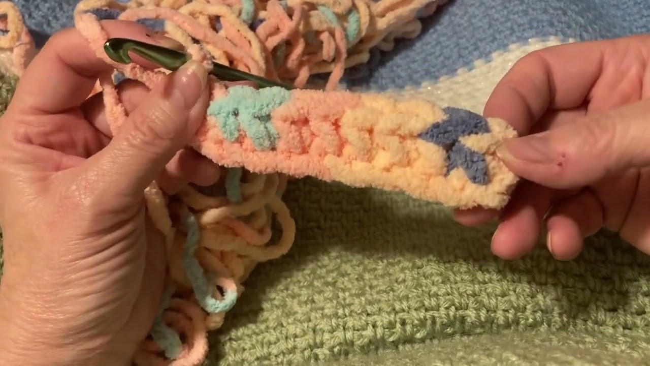 Bernat Baby Blanket single crochet stitch. Great for beginners! Yarn saver. Easy.