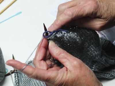 Knitting a Thumb in a fingerless mitt