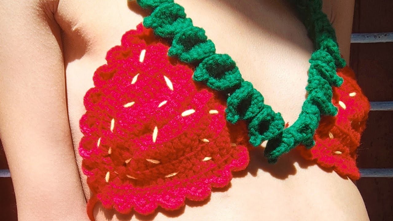 Strawberry crochet bikini top ???? part 2