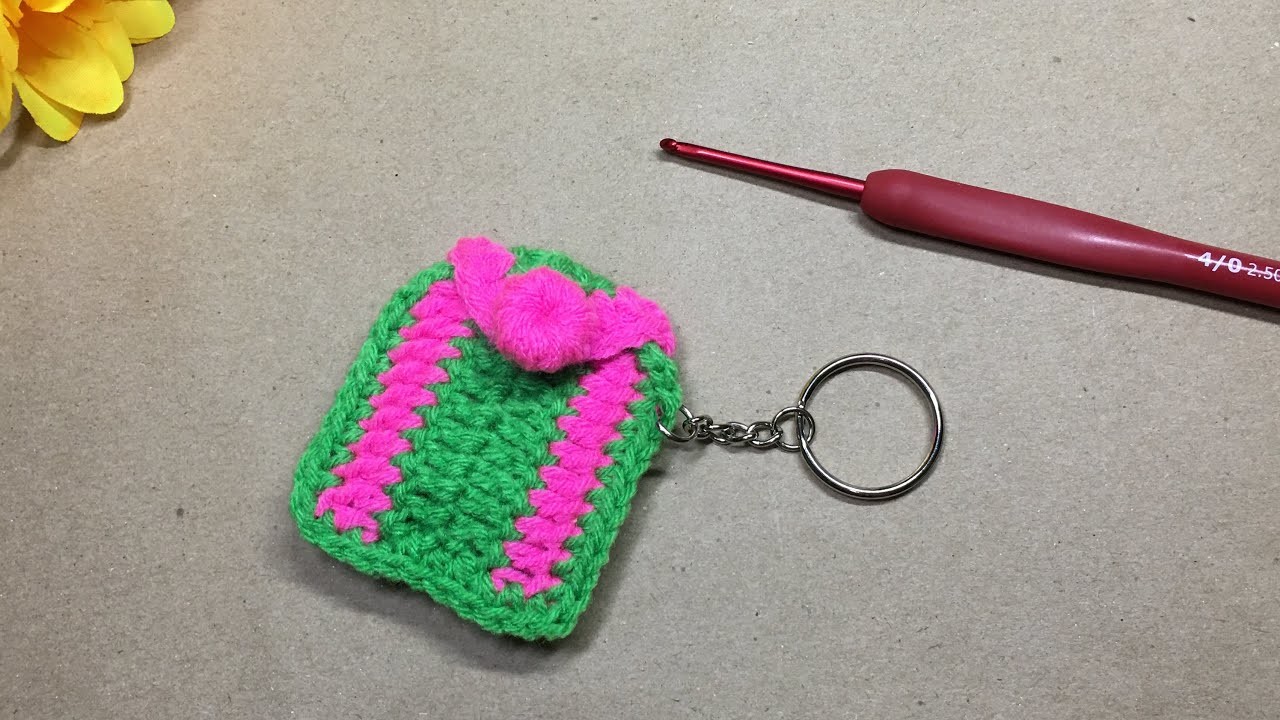 Crochet keychain easy pattern for beginner. How to crochet keychain