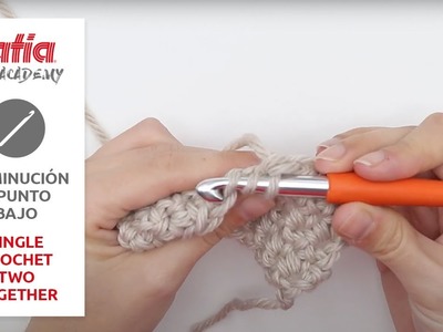 ⭐ Cómo hacer una Disminución de Punto Bajo a Crochet por las hebras delanteras | Katia Academy