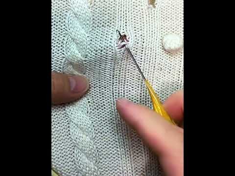 Simple sweater tearing sewing repair method