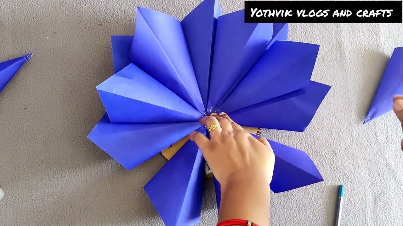 Unique wall hanging ideas with paper. paper Crafts. easy flower with paper