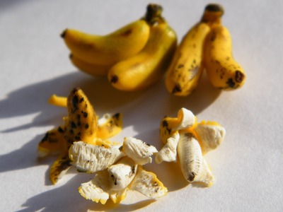 Going Bananas - Making Miniature Bananas w. Polymer Clay, DIY creations, Dollhouses