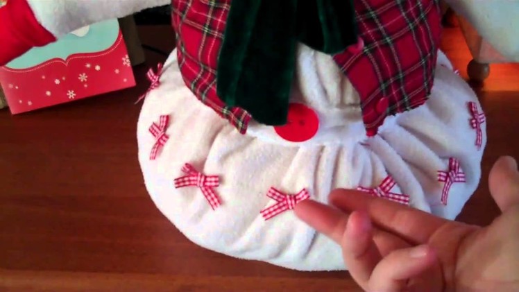 Homemade Christmas Idea - Make a snowmen from old baby clothes