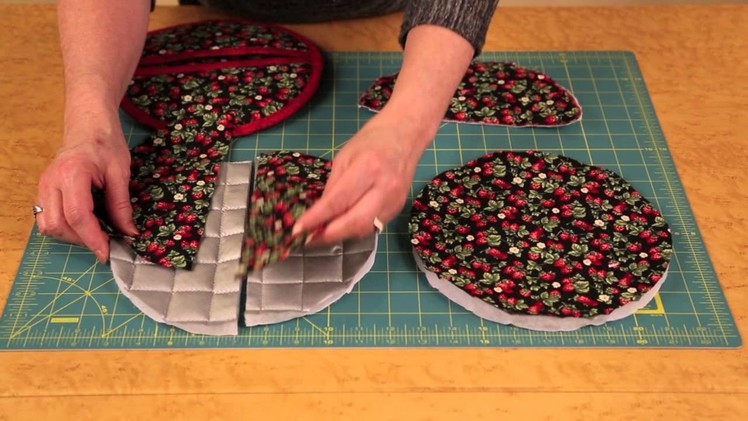 Learn to make a pot holder in 4 easy steps