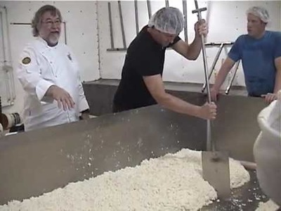 Making cheddar at Grassfields Organic Cheese