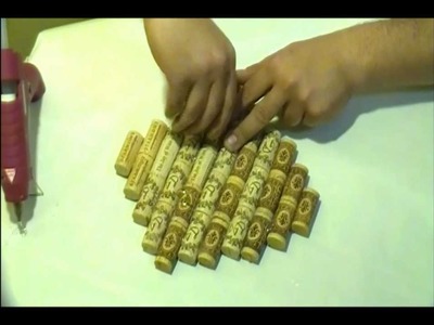 How to make a wall key holder with used wine corks