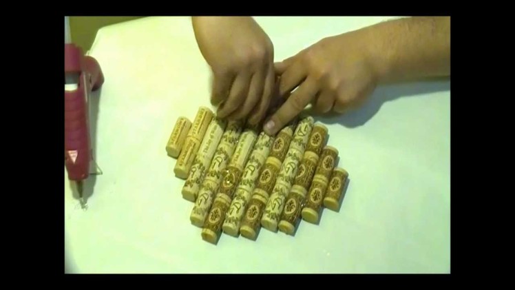 How to make a wall key holder with used wine corks