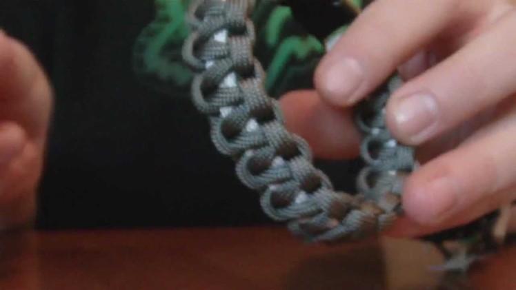 How To Make Paracord Survival Arm Bands.Bracelets using Knots and Clips **GUITAR CLASP PREVIEW**