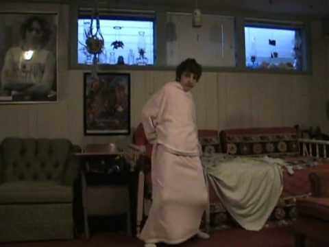 How to Make Your Own Snuggie! (Snuggie Parody)