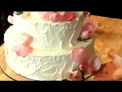 How to Make a Simple, Homemade Wedding Cake : Sweet Delights