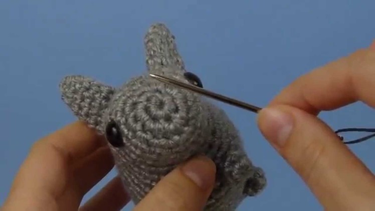 Amigurumi Faces: Secure Stitching (right-handed version)