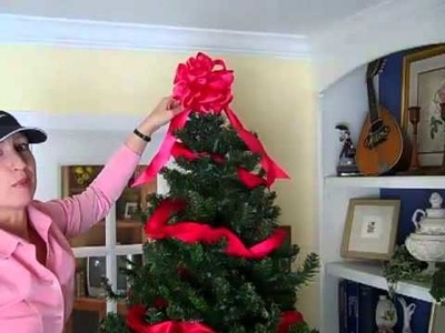 How to Decorate a Christmas Tree Using Ribbon and Bows