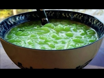 How to make Nom Lort (Cambodian pandan flavored jello in a sugary coconut sauce)