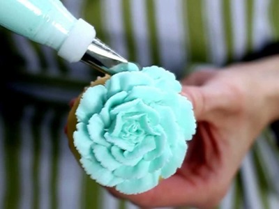 Easy Cupcake Frosting Technique 5