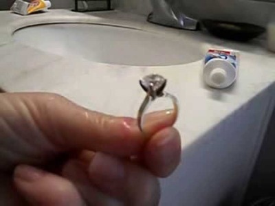 How to clean a diamond with toothpaste